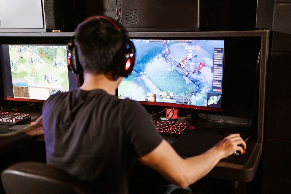 Gaming Monitor Refresh Rate Explained: 60Hz, 144Hz & Up