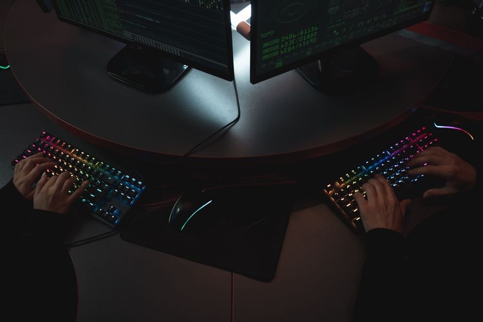 How to Use a KVM Switch: Setup & Hotkey Guide (2026)