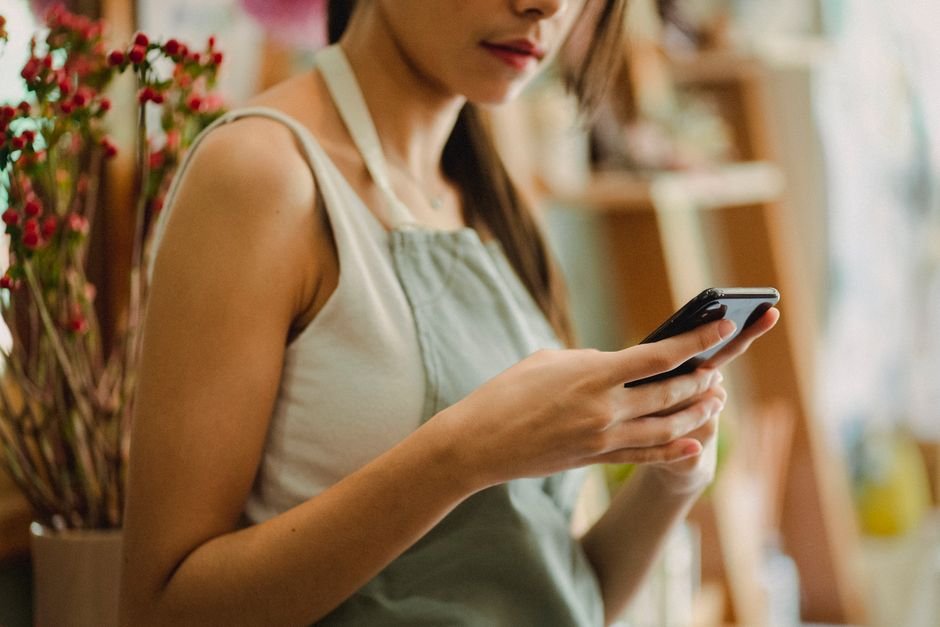 AI Sales Agent for Small Business: What It Is & 5 Ways to Use